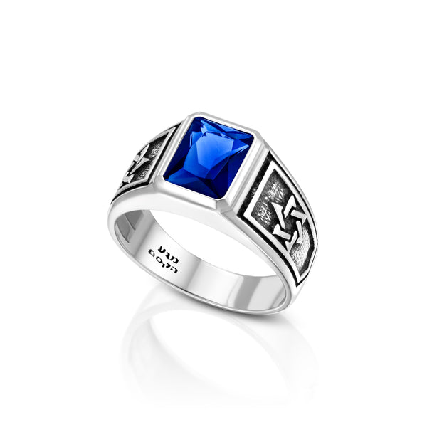 טבעת קולג' לגבר מכסף משובצת בזירקון כחול רויאל